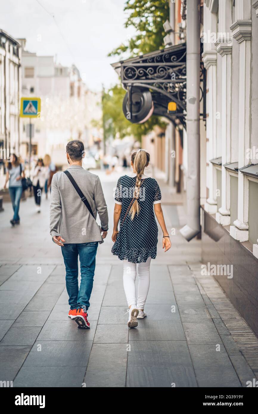 Abstract unrecognizable couple walking. Modern City life, love, lifestyle.  Regular people out in public places Stock Photo - Alamy