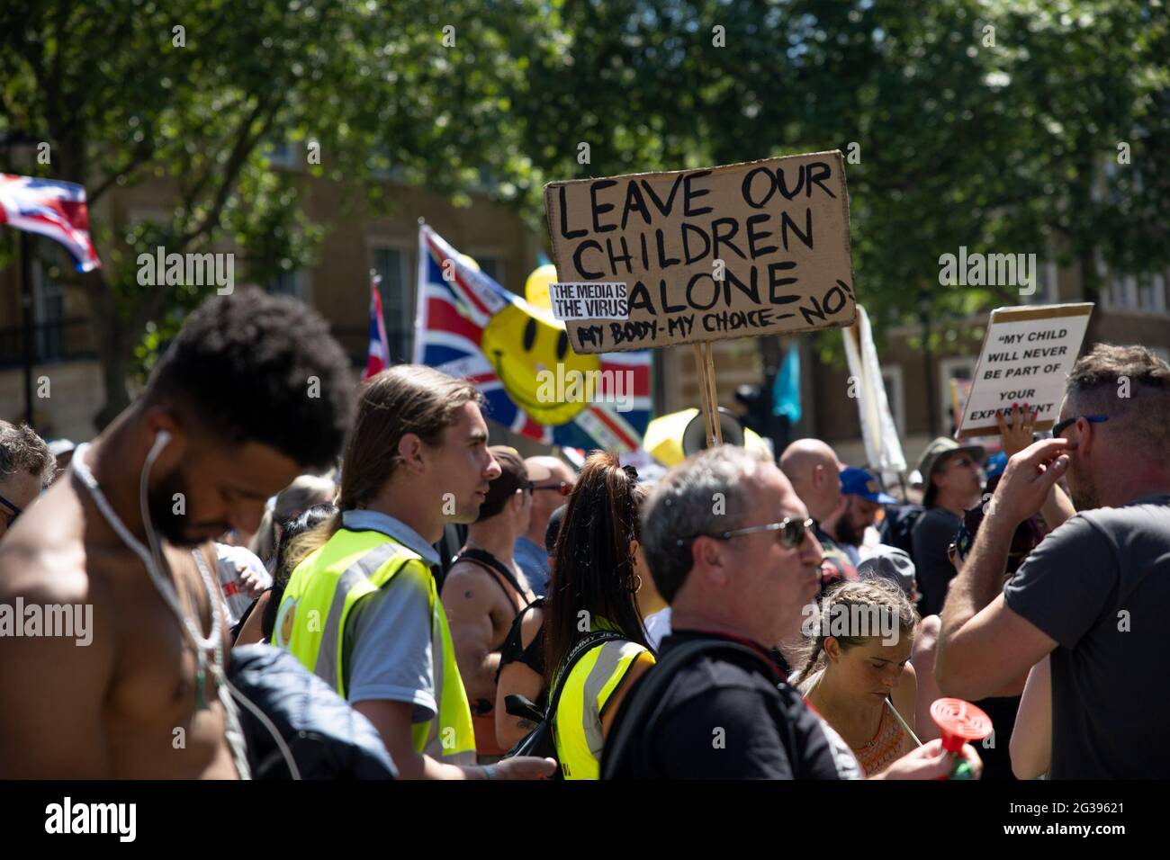 London, UK. 14th June 2021. Crowd of anti-vaxx protesters outside 10 Downing Street. Yuen Ching Ng/Alamy Live News Stock Photo