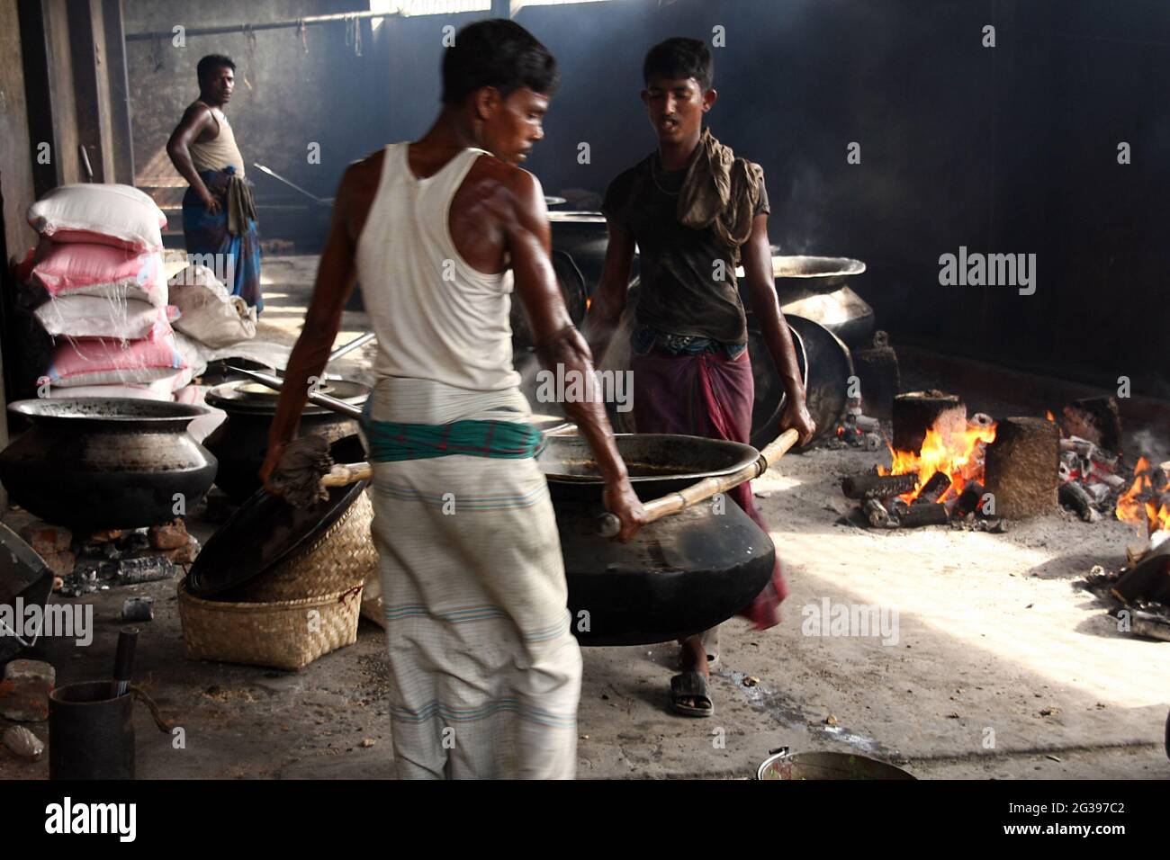 Mezban hi-res stock photography and images - Alamy