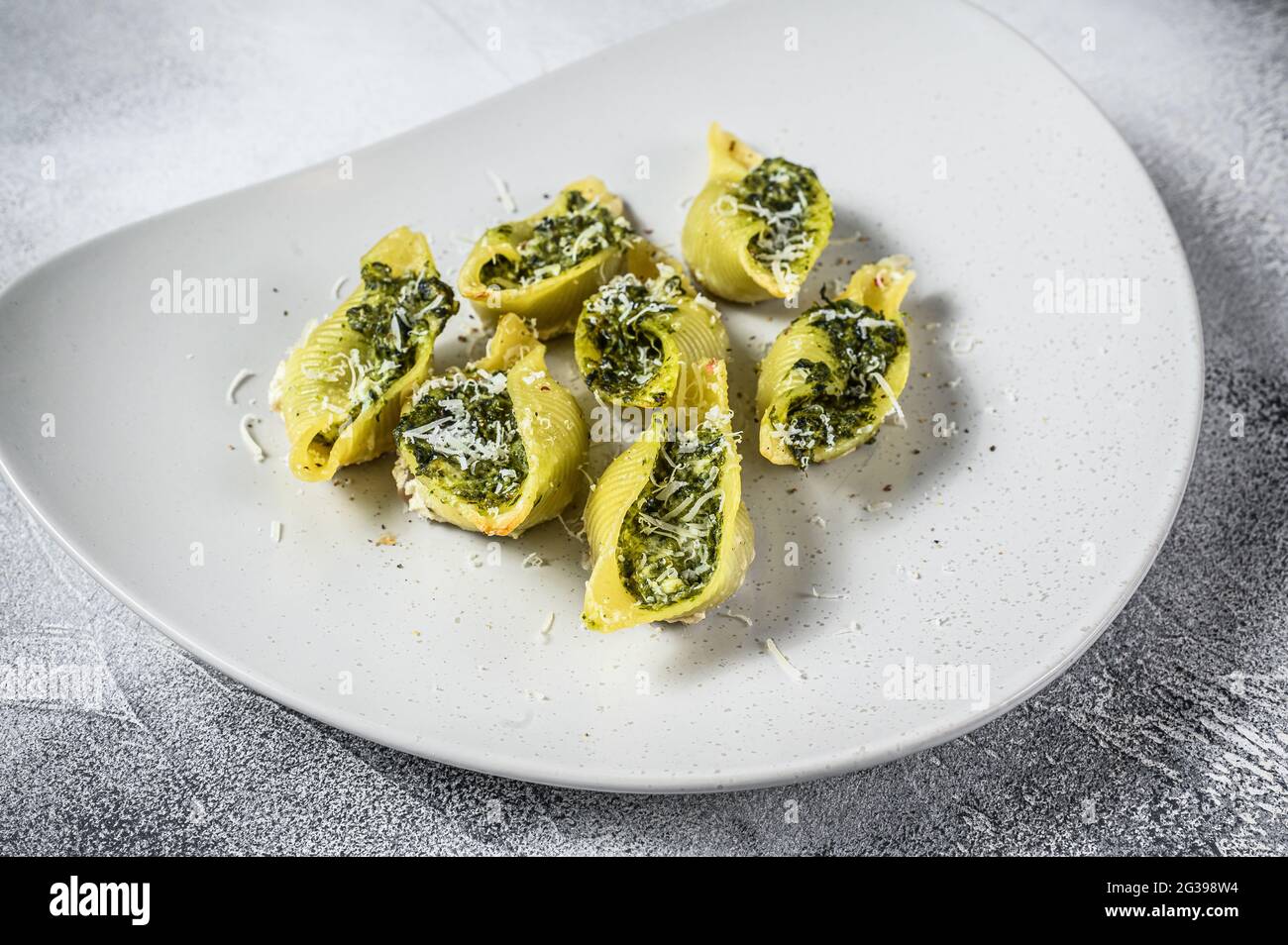 Konkiloni Jumbo Shells Pasta Conchiglioni Stuffed With Spinach On A ...