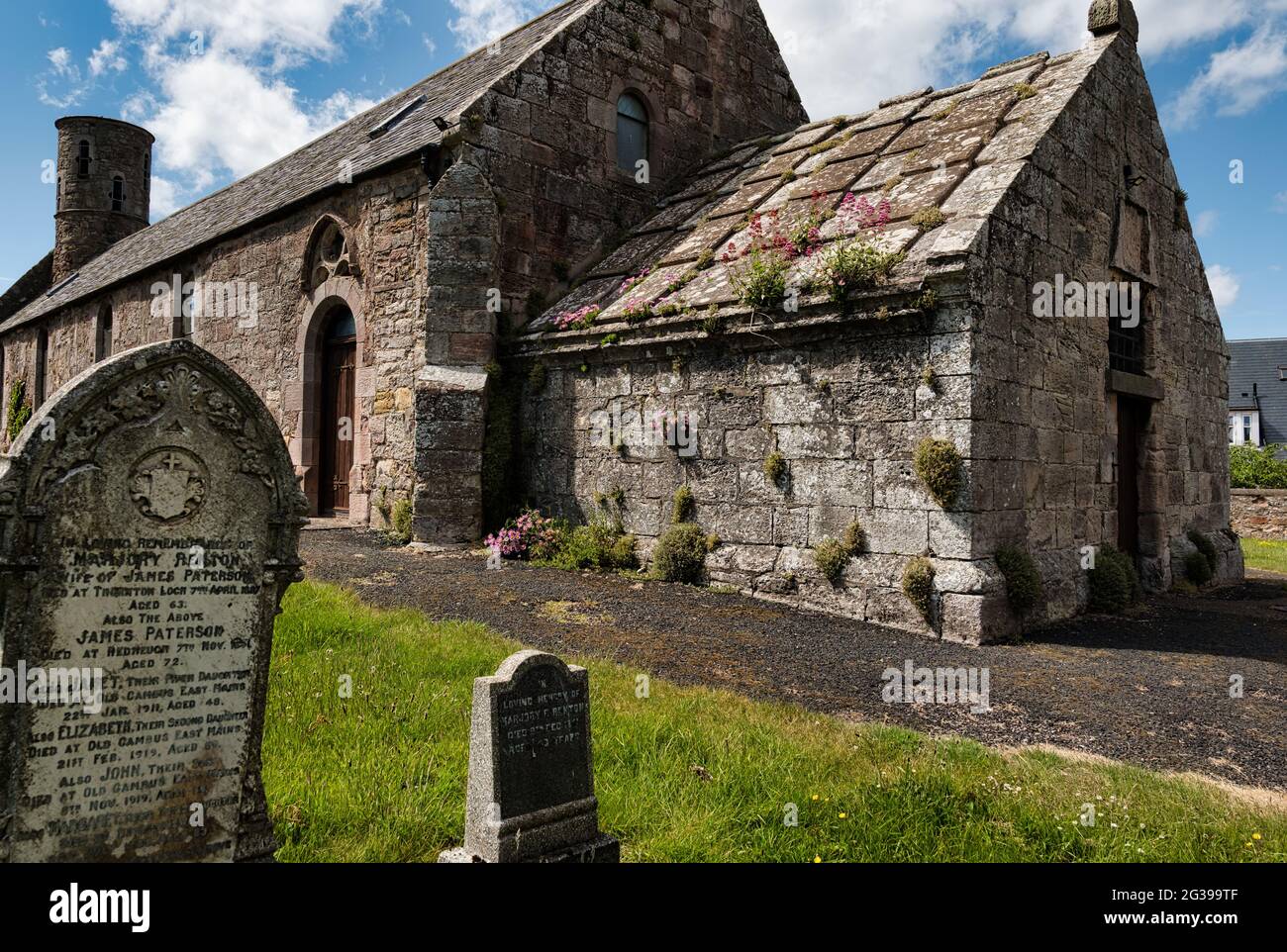 Small old traditional village church and graveyard, Cockburnspath Parish Church, Berwickshire, Scottish Borders, Scotland, UK Stock Photo