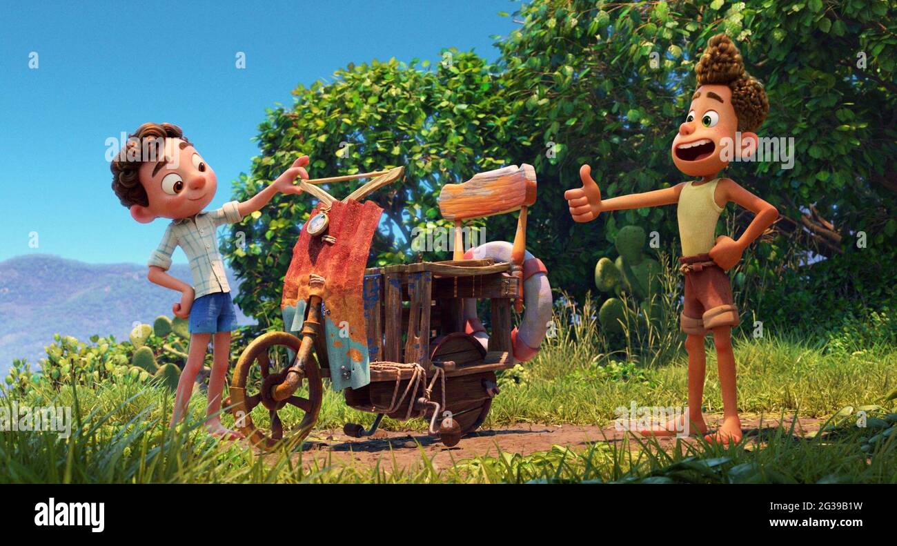 LUCA, from left: Giulia Marcovaldo (voice: Emma Berman), Luca Paguro  (voice: Jacob Tremblay), Alberto Scorfano (voice: Jack Dylan Grazer), 2021.  © Disney + / Courtesy Everett Collection Stock Photo - Alamy