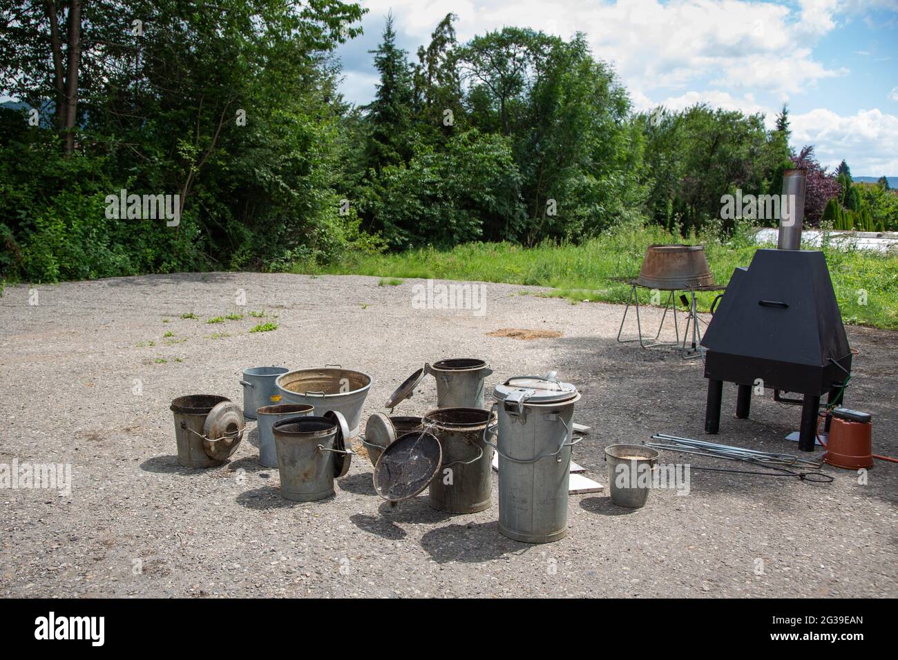 Raku kiln hi-res stock photography and images - Alamy