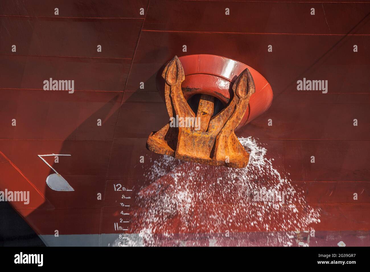 Shipping container ship anchor hi-res stock photography and images - Alamy