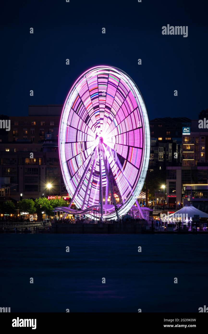 ALEXANDRIA, UNITED STATES - Jun 13, 2021: Alexandria, Virginia, USA- June 12th, 2021: A long exposure of the Capital Wheel at night. Stock Photo
