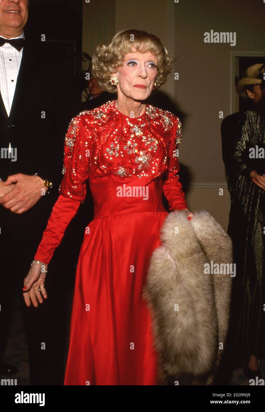 Bette Davis at the Fifth Annual American Cinema Awards on January 30, 1988  at Beverly Hilton Hotel in Beverly Hills, California Credit: Ralph  Dominguez/MediaPunch Stock Photo - Alamy