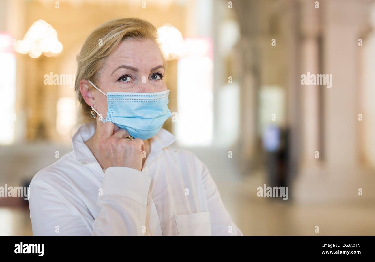 Mature adult woman theatre hi-res stock photography and images - Alamy