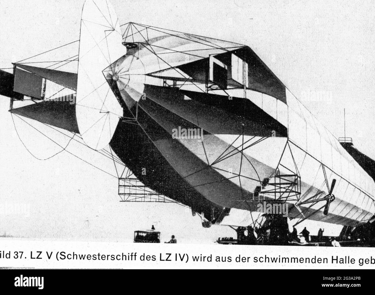 transport / transportation, aviation, airship, zeppelin LZ 4 is brought out of the swimming hall, ADDITIONAL-RIGHTS-CLEARANCE-INFO-NOT-AVAILABLE Stock Photo