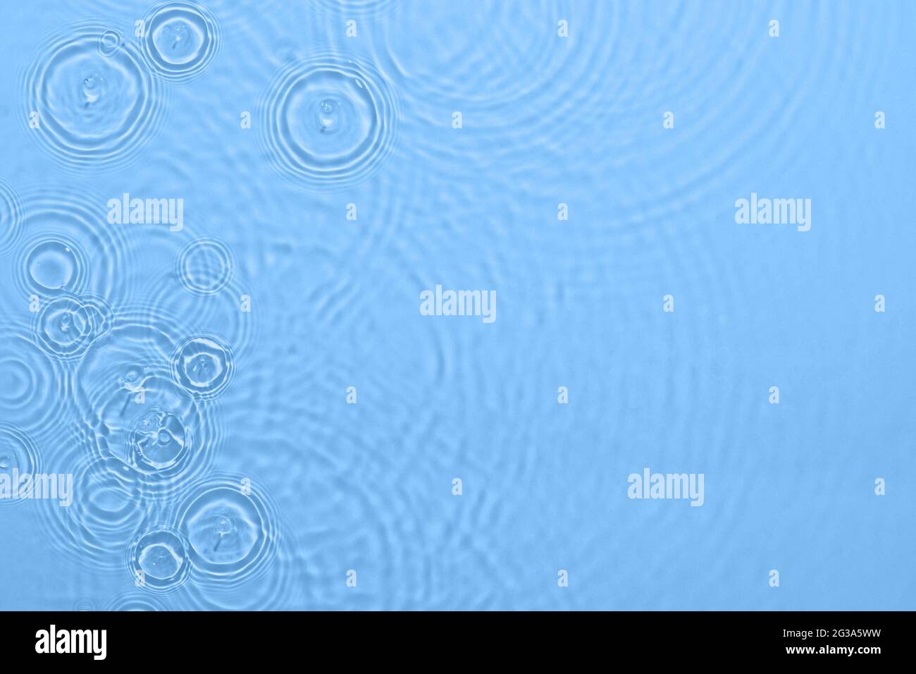 Clear blue pool water sunlight hi-res stock photography and images - Alamy