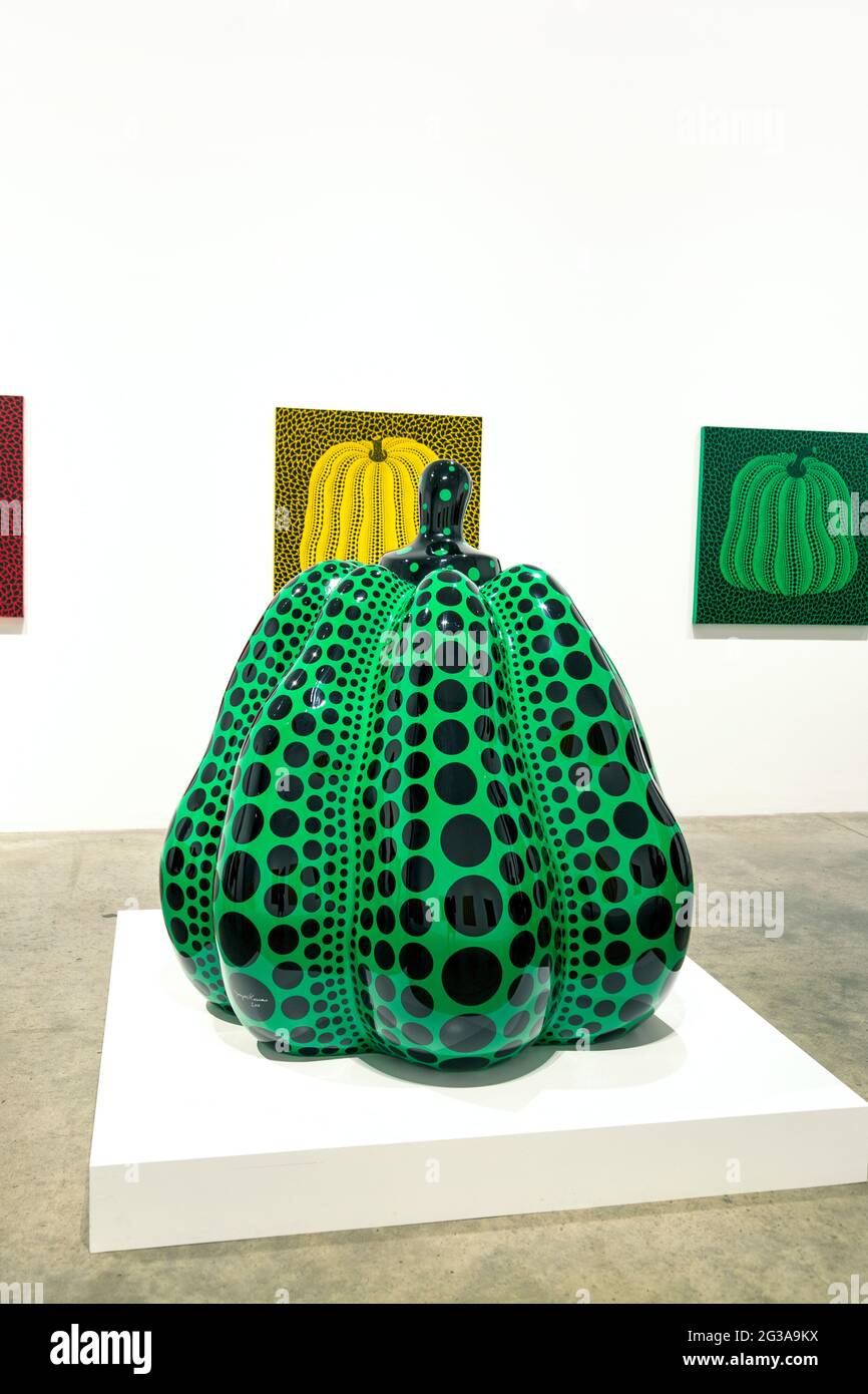 Yayoi kusama and sculpture hires stock photography and images Alamy