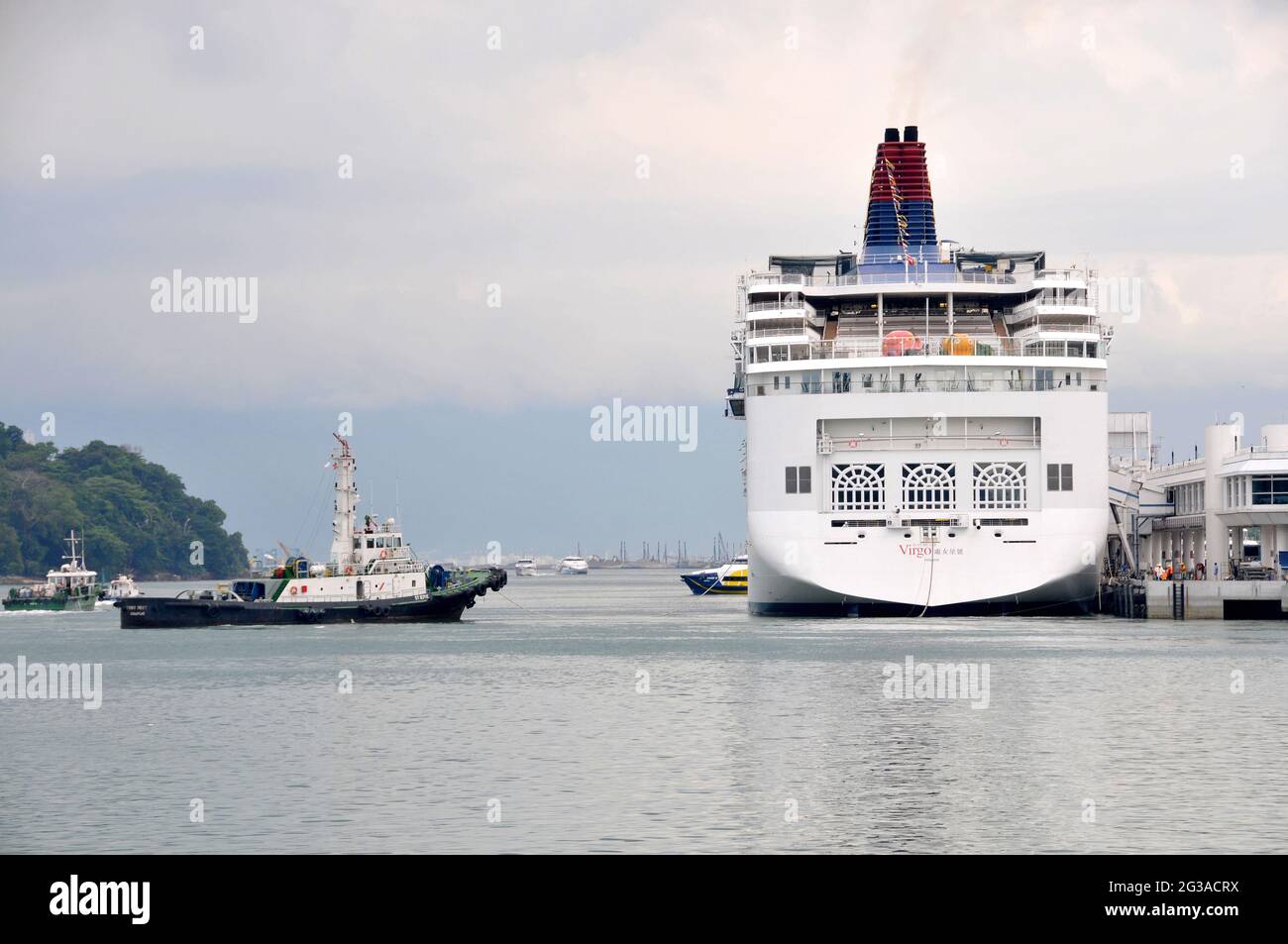 Cruise Ship In The Harbour At Singapore With The Sentosa Island Cable Car Above Singapore City Singapore Stock Photo Alamy