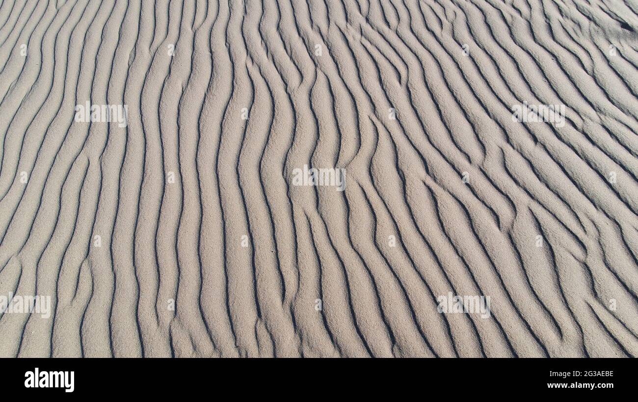 Sand Line Pattern Patterns, textures and lines in sand, shaped by the sea and the wind ...