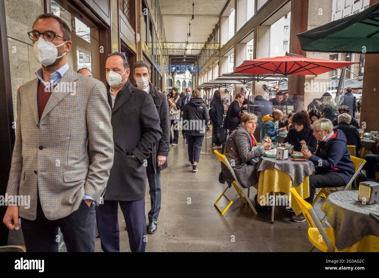 Milan center, easing of anti-covid restrictions for yellow strip entry. restaurants with outdoor areas full of patrons under the arcades of Piazza Duo Stock Photo