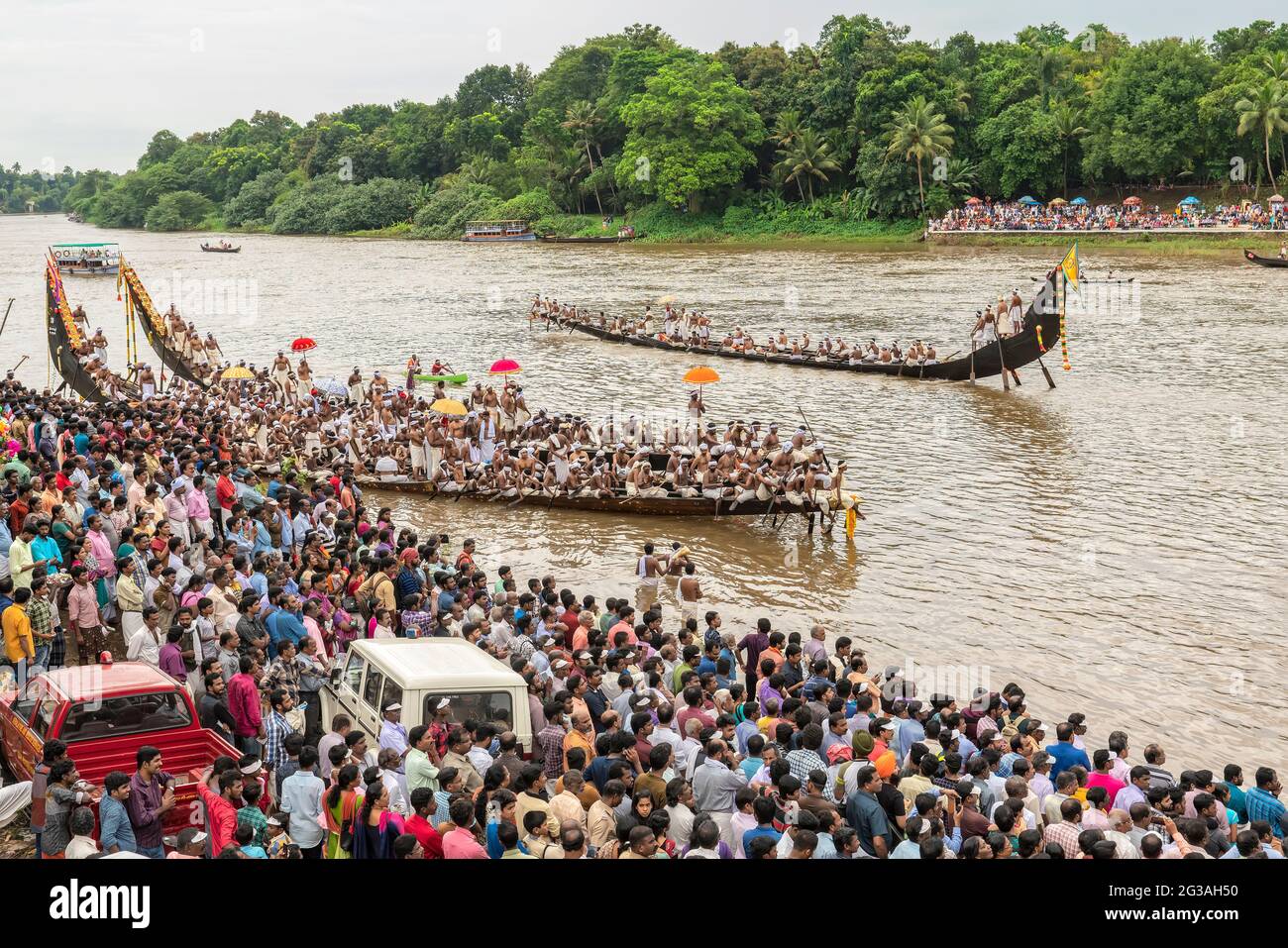 Aranmula ,08 September, 2017 : Tousands of spectators watch Snake Boat Race event in river Pamba at Aranmula, Kerala, India, Asia Stock Photo