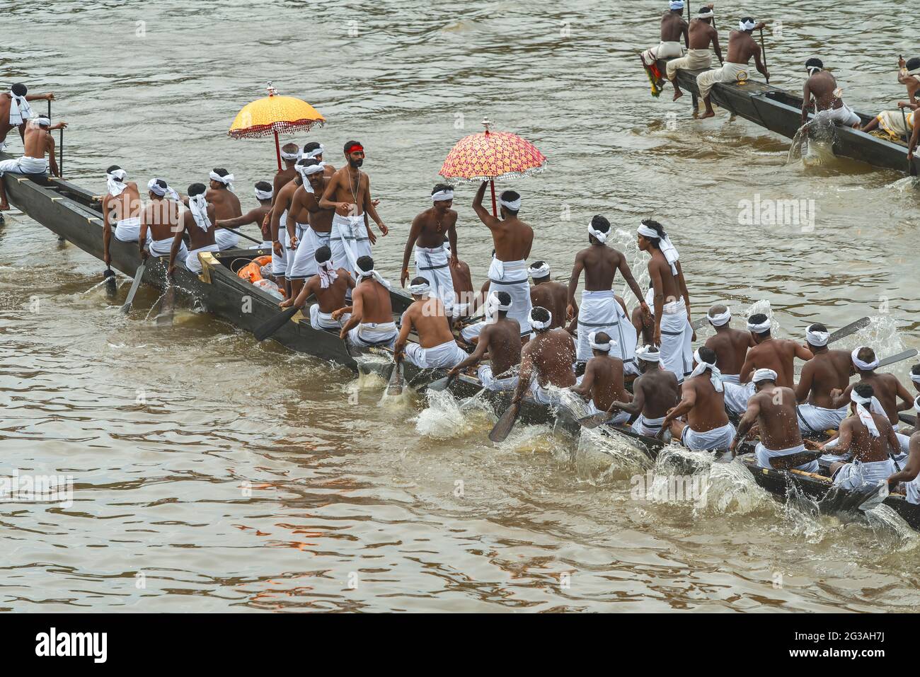 Aranmula ,08 September, 2017: Close up of Oarsmen in traditional costume practice for final Snake Boat Race in river Pamba on Onam Aranmula, Kerala Stock Photo