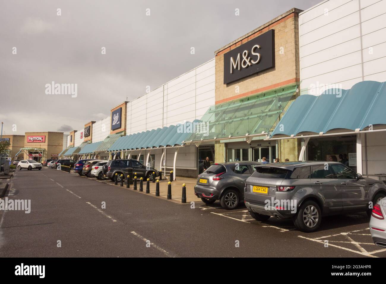 M&S signage, Kew Retail Park, Richmond, Surrey, London, TW9, England, UK Stock Photo