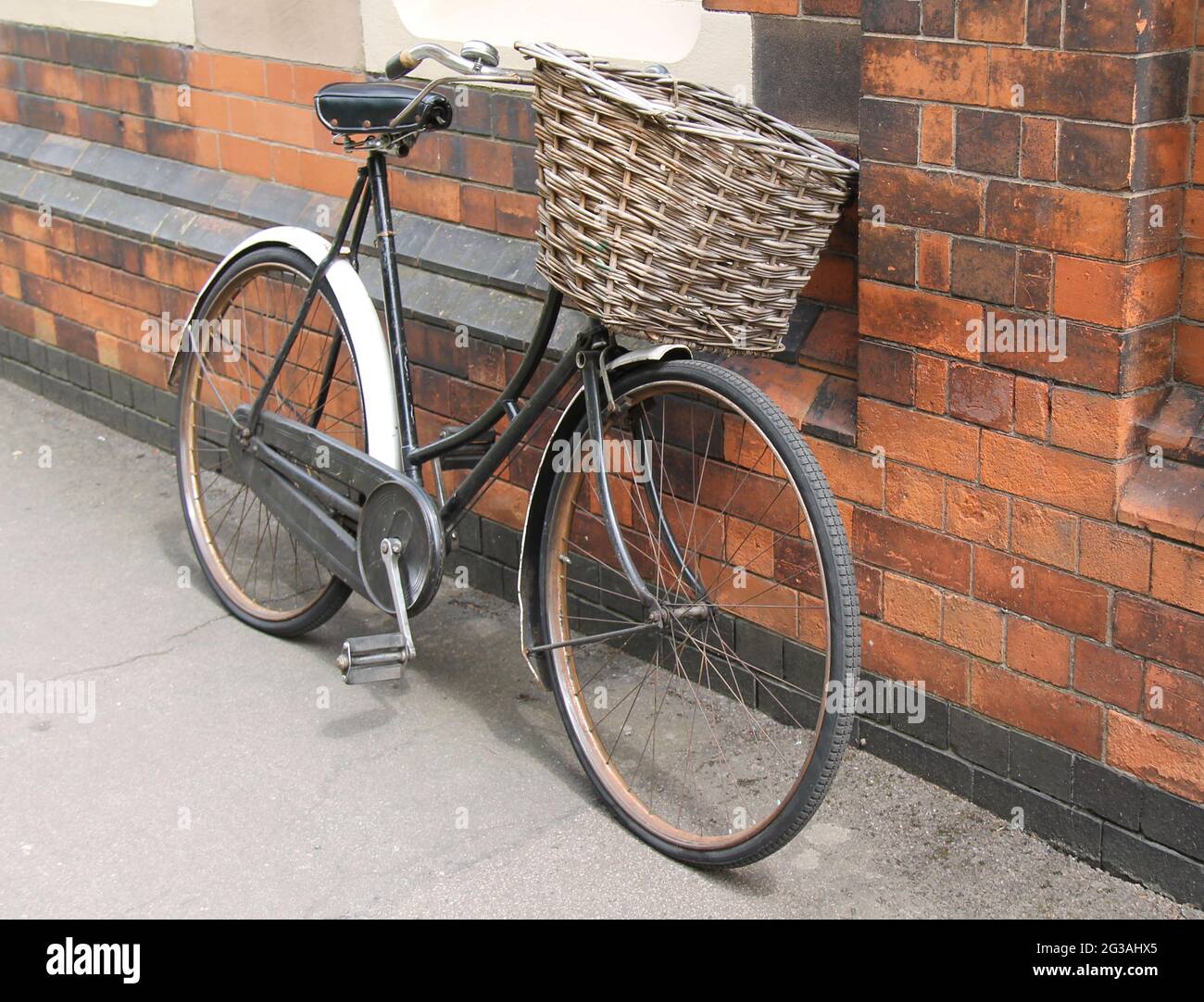 Ladies wicker online bike basket