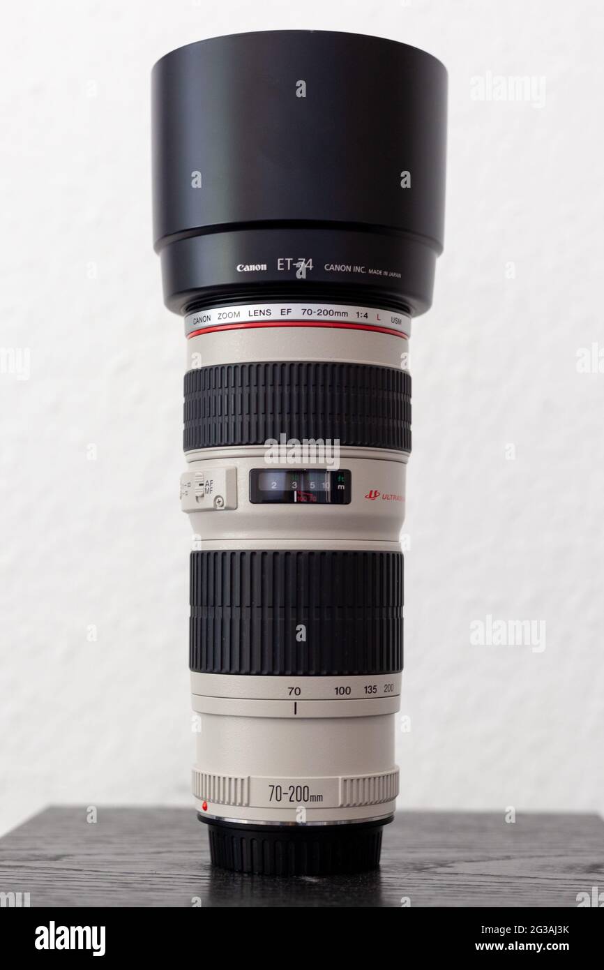 Canon Zoom Lens EF 70-200mm 1:4 L USM Stock Photo - Alamy Canon EF70-200 1:4 L IS USM