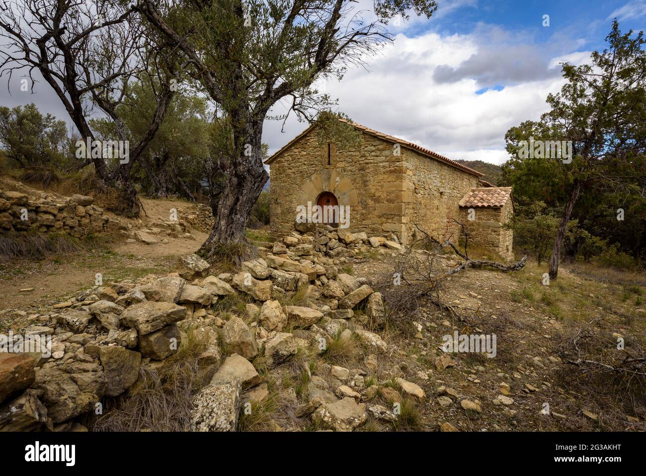 Estet hermitage on the geological route between Roda de Isábena and Puebla de Roda (Ribagorza, Huesca, Aragon, Spain, Pyrenees) Stock Photo