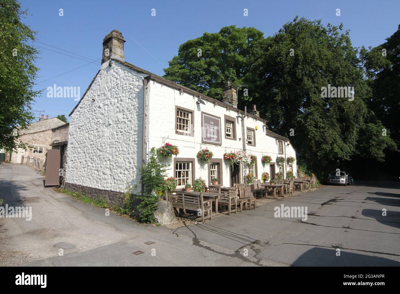 Linton, Yorkshire, England, Uk. A typical small Yorshire Village with ...