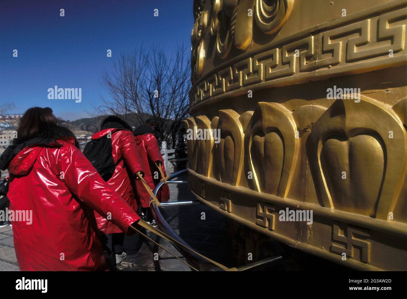 Spring festival tourism at a temple in south west China, Yunann ...