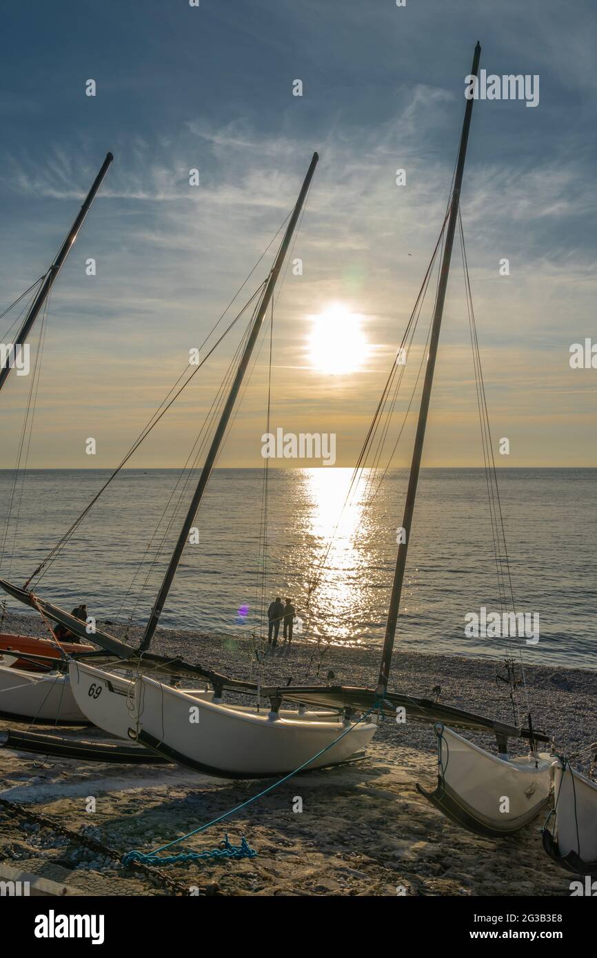 Boats beach etretat sunset hi-res stock photography and images - Alamy