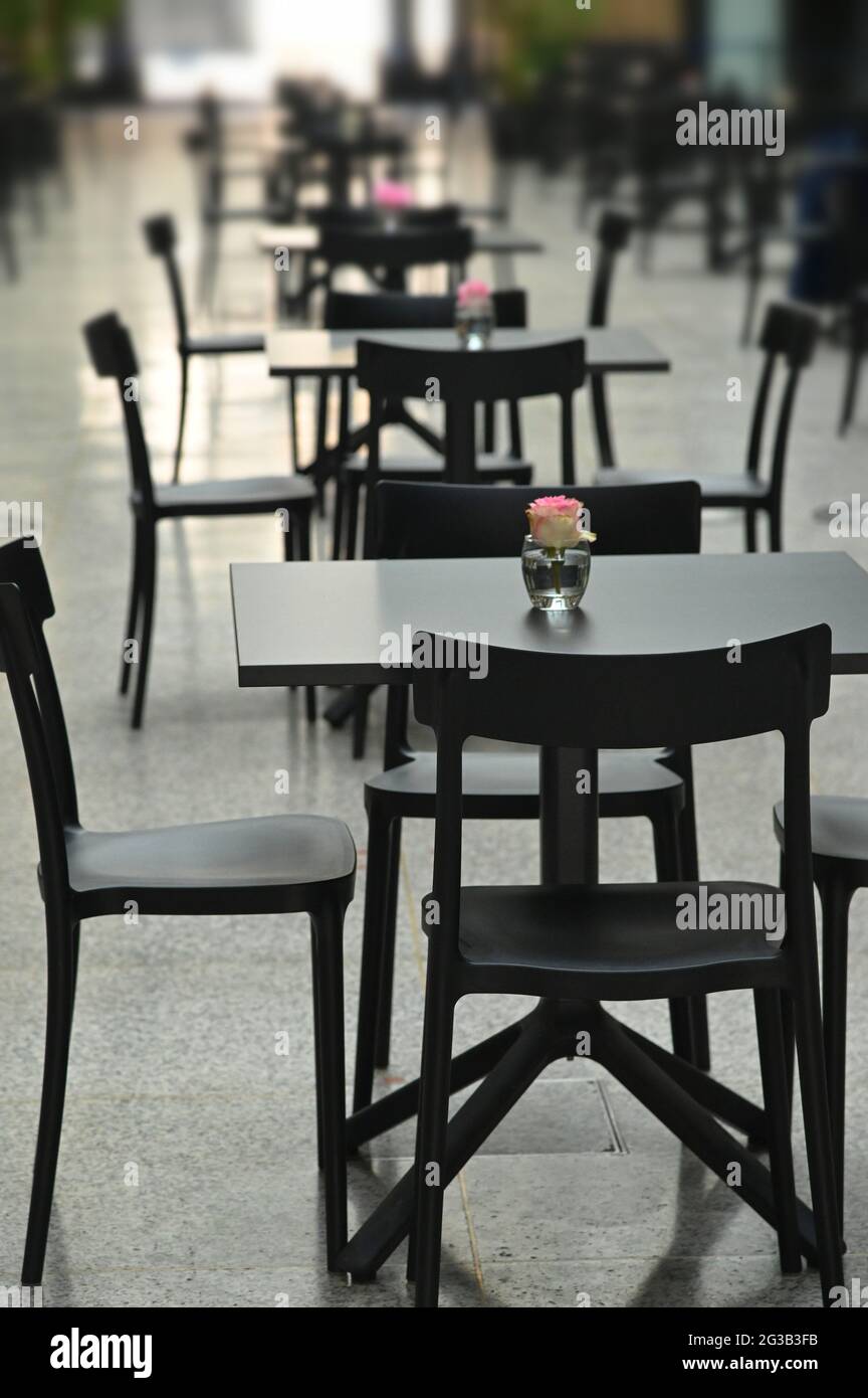 Empty coffee bar tables hires stock photography and images Alamy