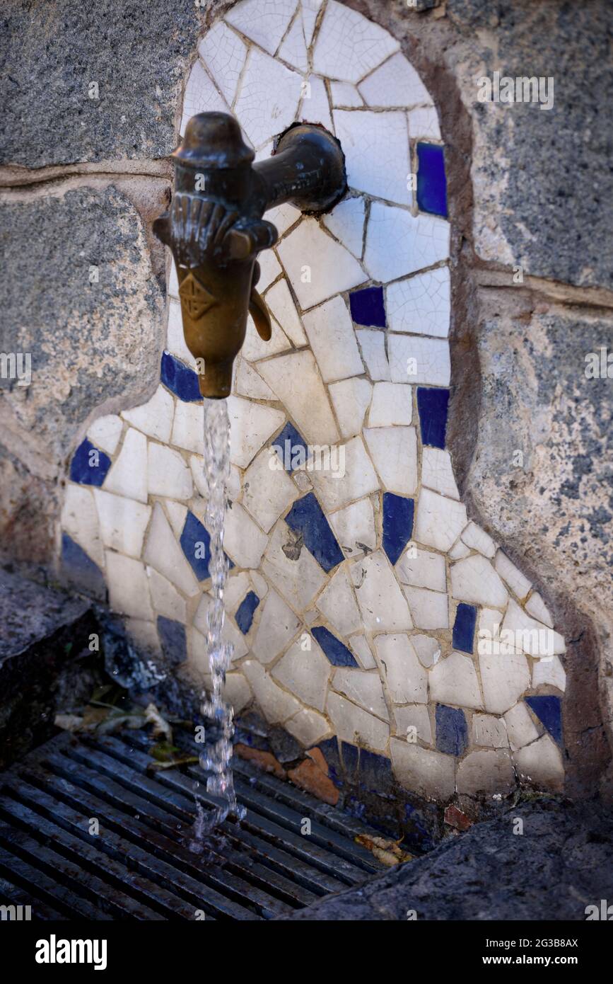 Detail of the modernist fountain of Santa Digna, in La Garriga (Vallès Oriental, Barcelona, Catalonia, Spain) ESP: Detalle de una fuente en La Garriga Stock Photo