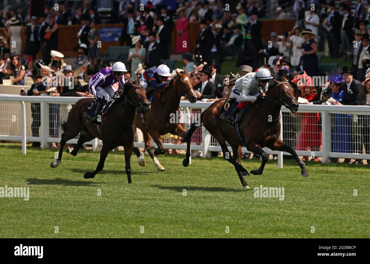 Royal ascot queen anne palace pier hi-res stock photography and images ...