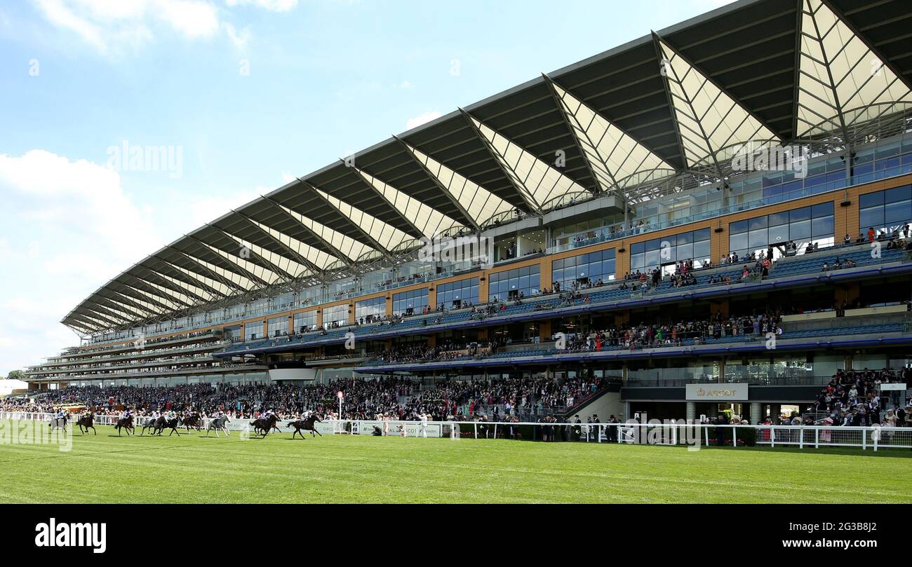 Royal ascot queen anne palace pier hi-res stock photography and images ...