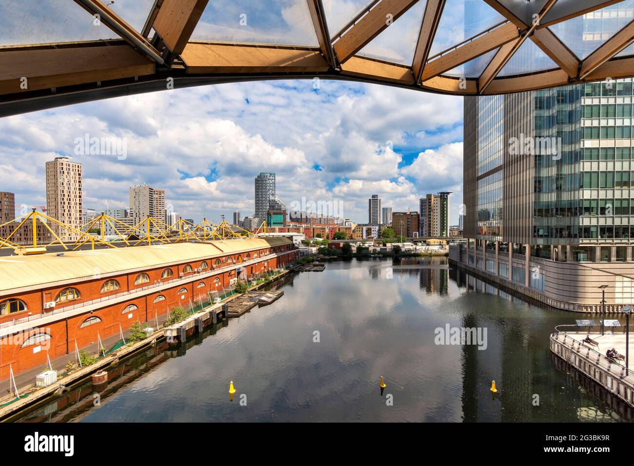 LONDON ENGLAND CANARY WHARF VIEW FROM PERGOLA ON THE WHARF OVER NORTH