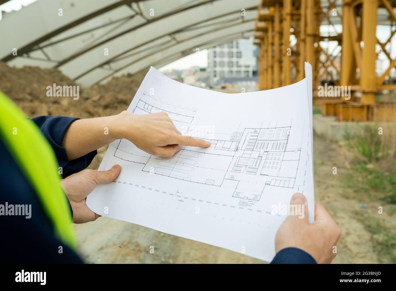 Architect pointing with hand hi-res stock photography and images - Alamy