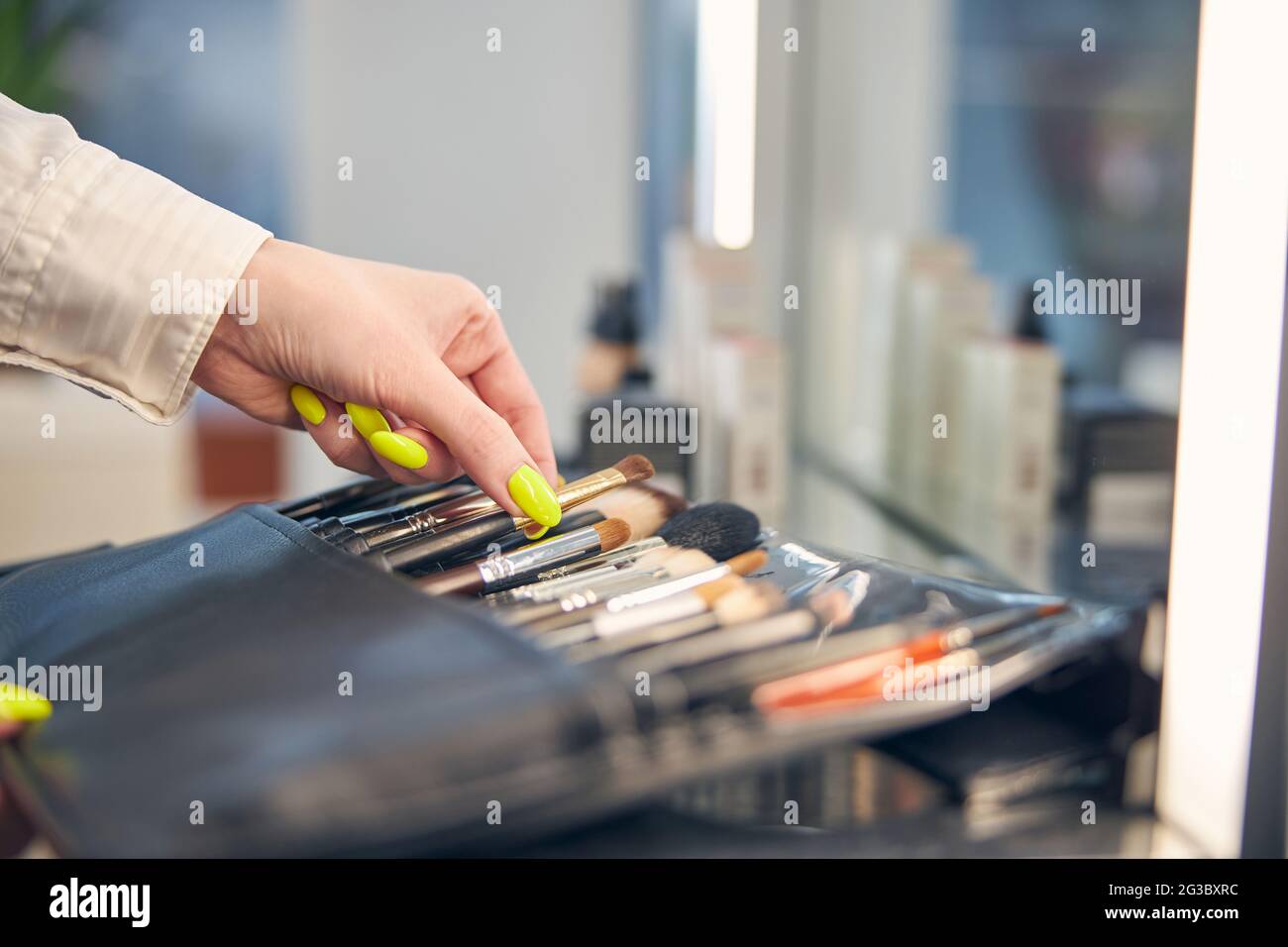 Taking brush hi-res stock photography and images - Alamy