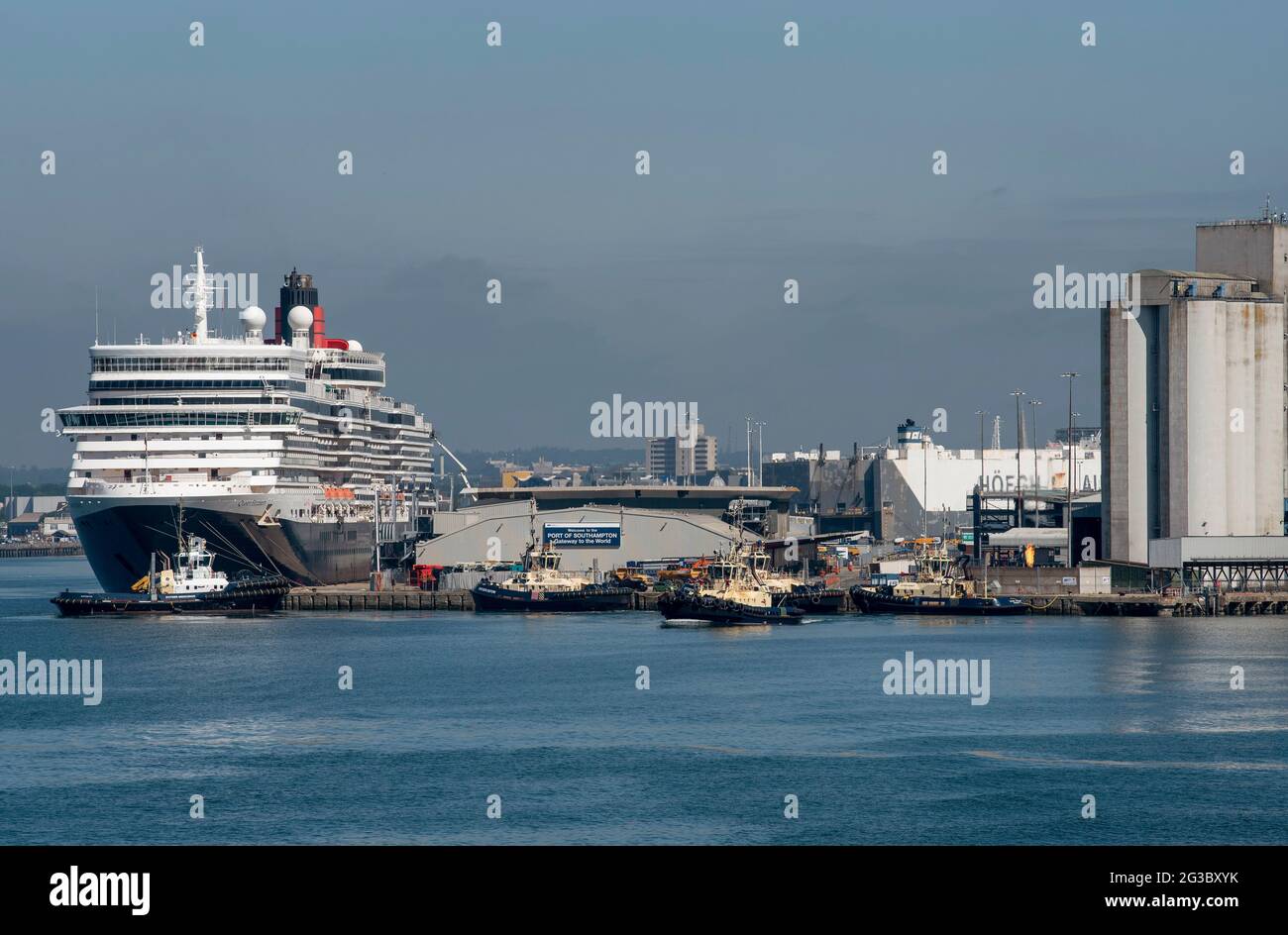 Southampton Water, England, UK. 2021. The Port of Southampton, tugs and cruise ships alongside. Stock Photo