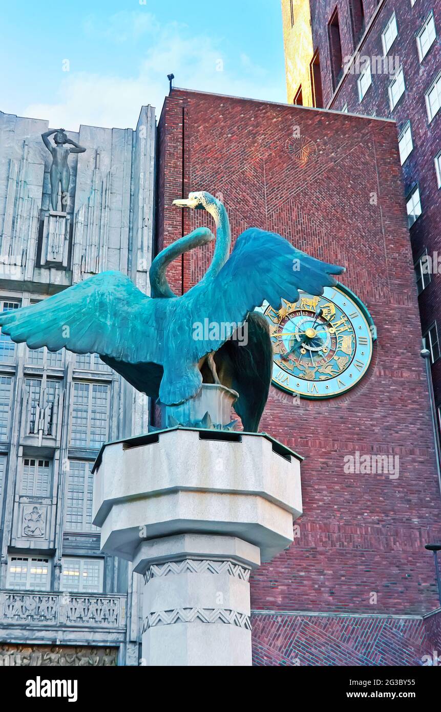 Swan Maidens fountain by Dyre Vaa in front of the main entrance to the Oslo City Hall, with a view of astronomical clock and the Oslopike (Oslo girl) Stock Photo