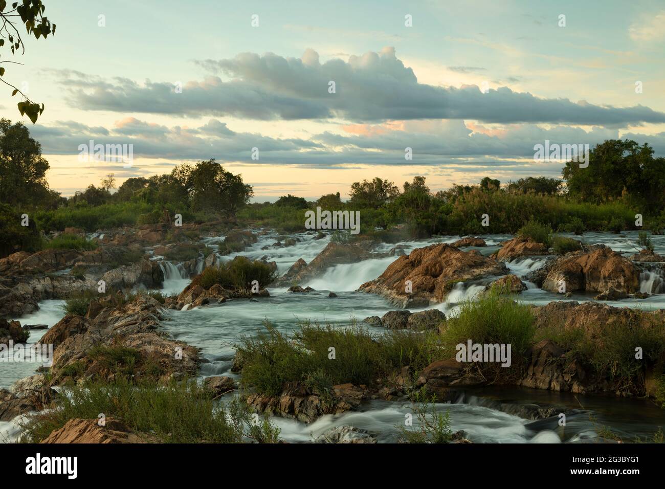 River landscape at sunset of the famous Li Phi or Tat Somphamit waterfalls, on the Mekong River, seen from Don Khon Island in Laos Stock Photo