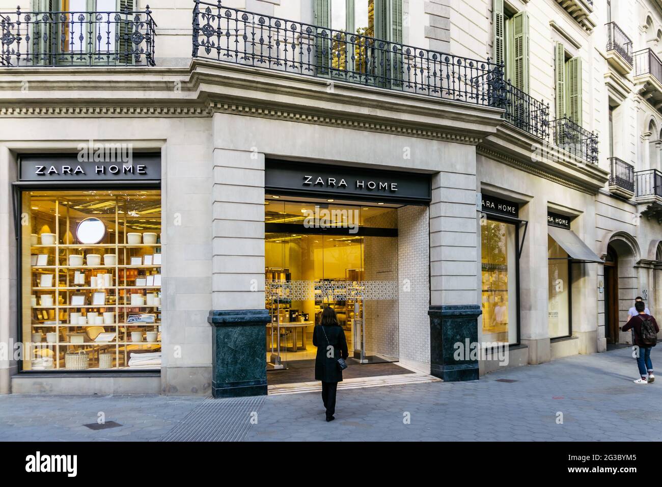 Barcelona, Spain - May 11, 2021. Logo and facade of Zara Home, a chain of  the Inditex group specialized in fashion and home decoration Stock Photo -  Alamy