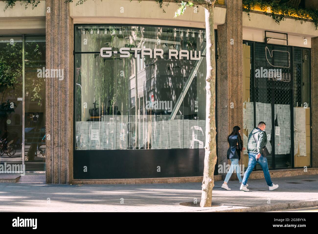 G star raw logo shop brand hi-res stock photography and