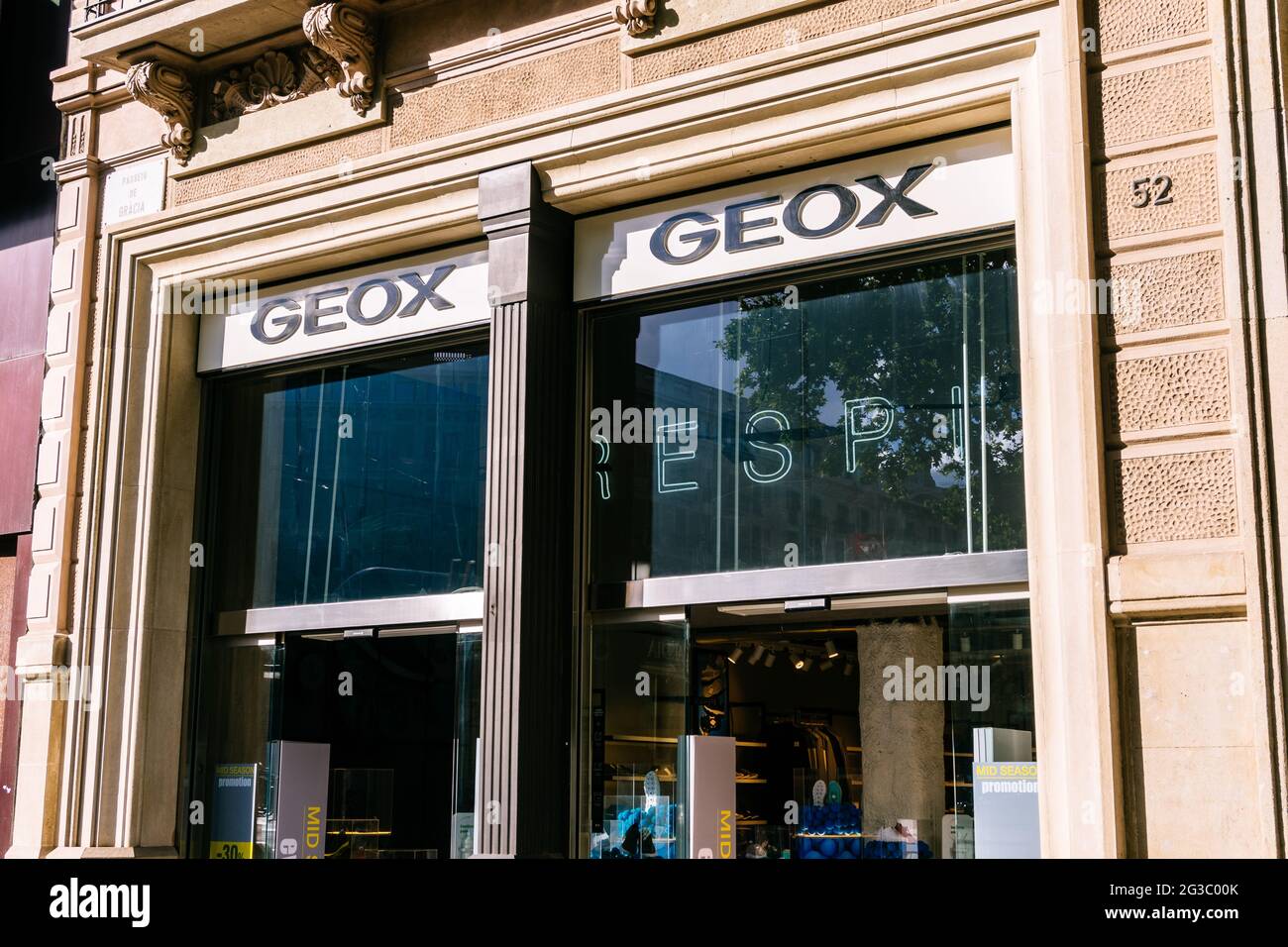 Barcelona, Spain - May 11, 2021. Logo and facade of Geox, Italian brand of  breathable and liquid resistant shoes Stock Photo - Alamy