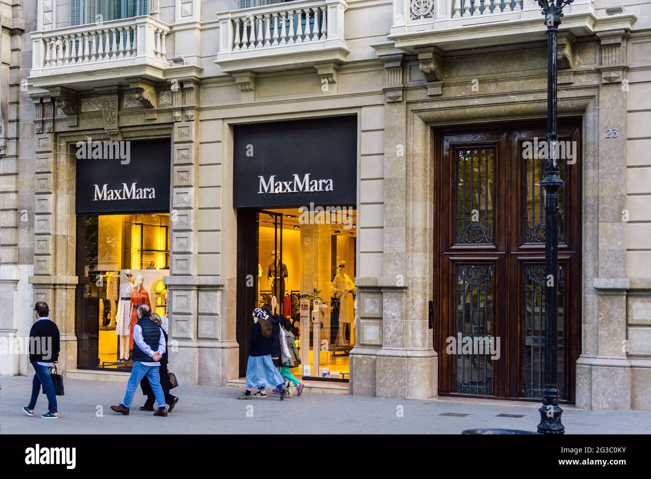 Barcelona, Spain - May 11, 2021. Logo and facade of Max Mara is an Italian  fashion company. It sells high-end clothing Stock Photo - Alamy