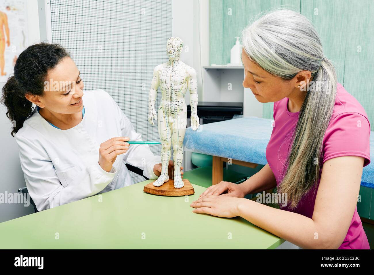 Mature chinese woman portrait hi-res stock photography and images - Alamy