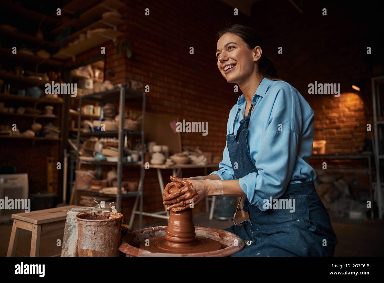 Ceramicist working in studio hi-res stock photography and images - Alamy
