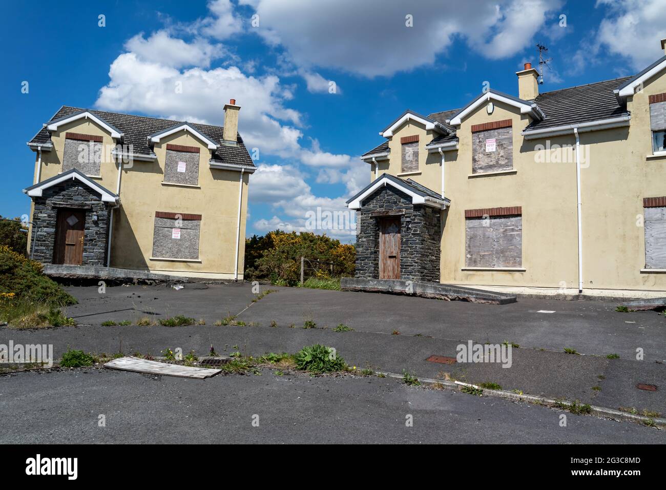 RADHARC AN SEASCAN, MEENMORE, DUNGLOE, COUNTY DONEGAL, IRELAND - MAY 30 2021 : The 2007 built houses sinking into the peatbog are still standing. Stock Photo
