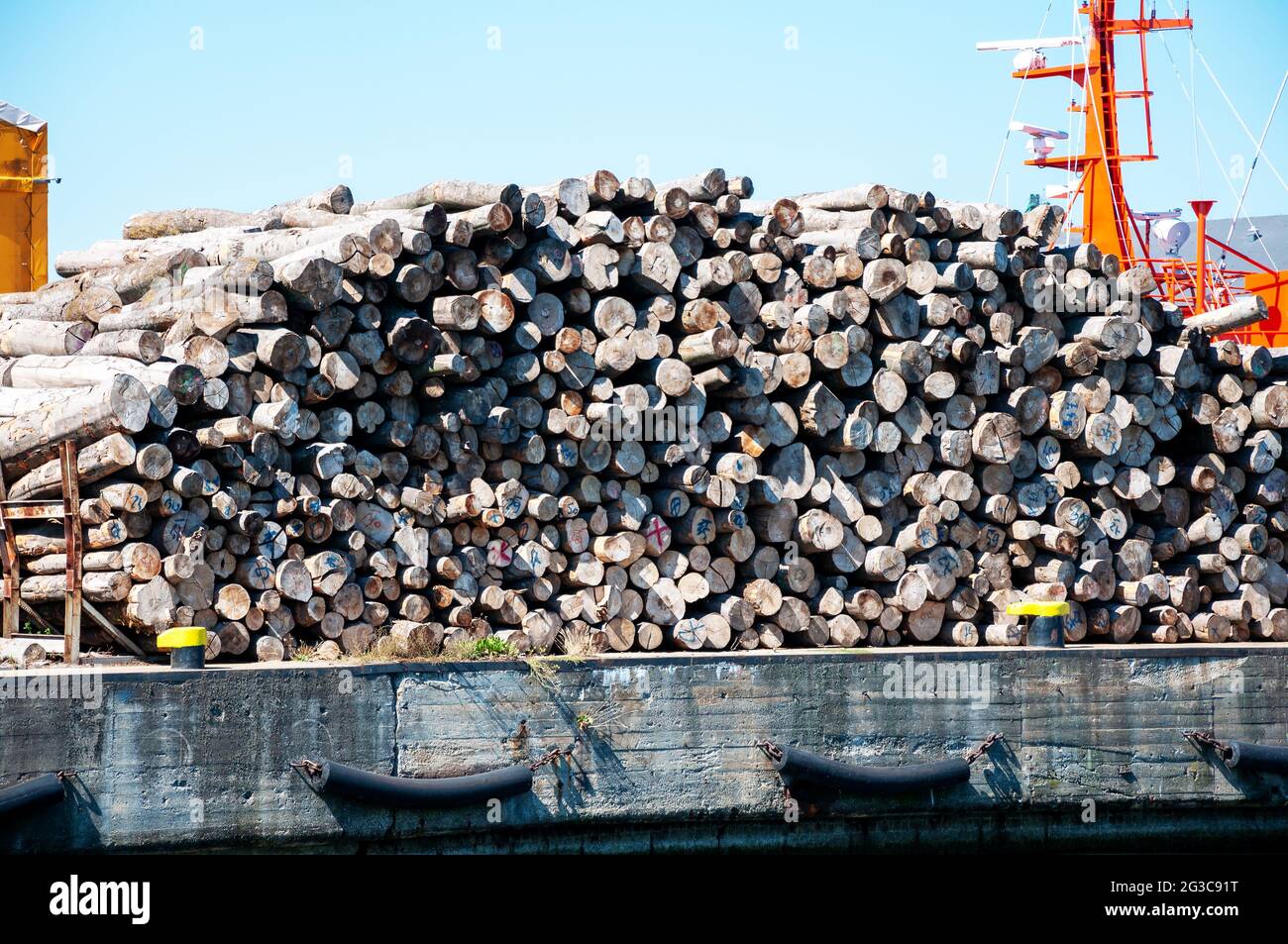 Timber Ship Stack Cargo ship wood hi-res stock photography and images - Alamy