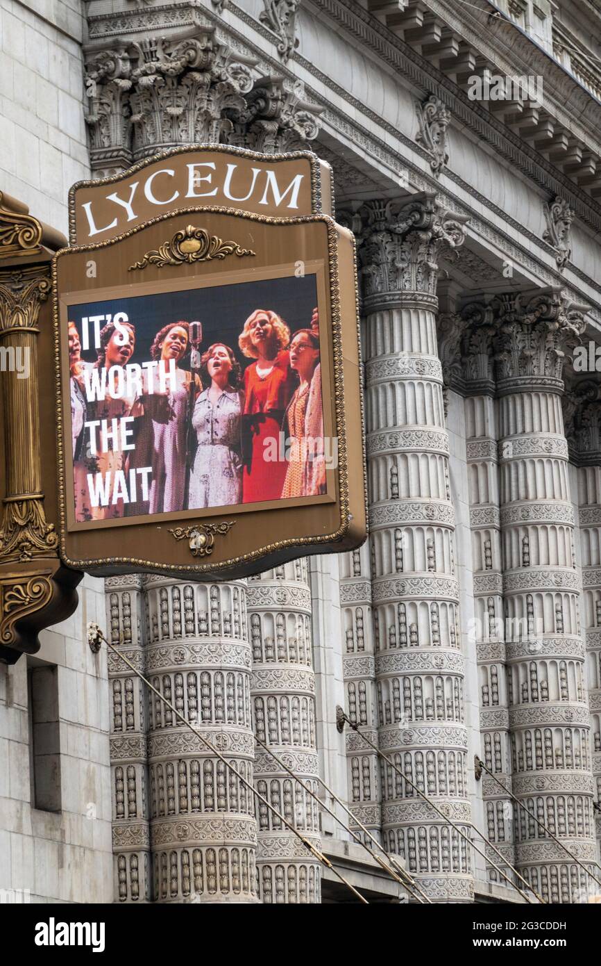 Lyceum Theatre with Broadway Returning Message, 149 West 45th Street, NYC, USA Stock Photo