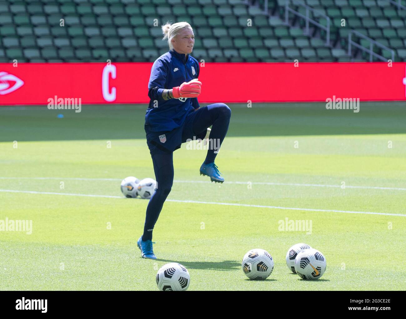 Austin, Texas, USA. 15th June, 2021. Goalkeeper JANE CAMPBELL warms up as members of the United States Women's National Team (USWNT) warm up at the new Q2 soccer stadium in Austin during one of the final games on their road to the 2021 okyo Olympics. The team will play a friendly with Nigeria on Wednesday evening. Credit: Bob Daemmrich/ZUMA Wire/Alamy Live News Stock Photo