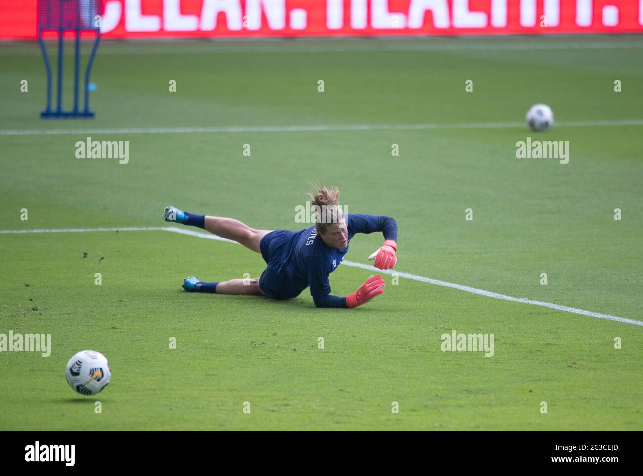 Austin, Texas, USA. 15th June, 2021. Members of the United States Women's National Team (USWNT) including goalkeeper ALYSSA NAEHR, warm up at the new Q2 soccer stadium in Austin during one of the final games on their road to the 2021 okyo Olympics. The team will play a friendly with Nigeria on Wednesday evening. Credit: Bob Daemmrich/ZUMA Wire/Alamy Live News Stock Photo