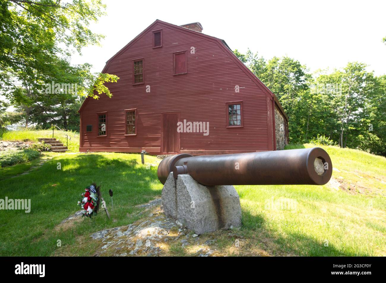 A cannon in front of The Old York Gaol - 1720 - one of the oldest prison buildings in the US - York Village, Maine, USA.  A historical site. Stock Photo