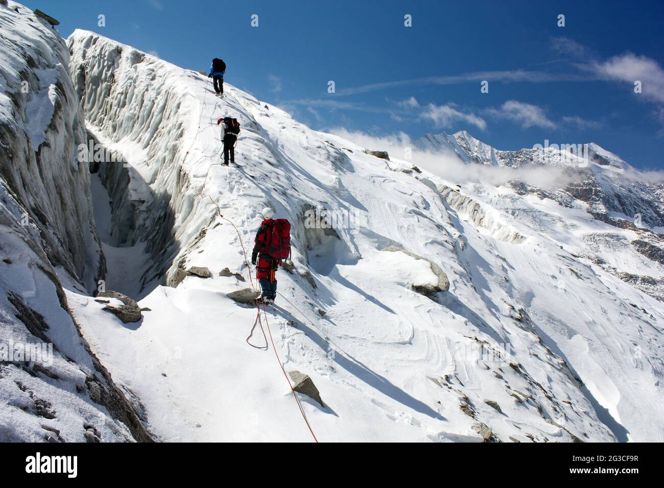 Group climb everest hi-res stock photography and images - Alamy