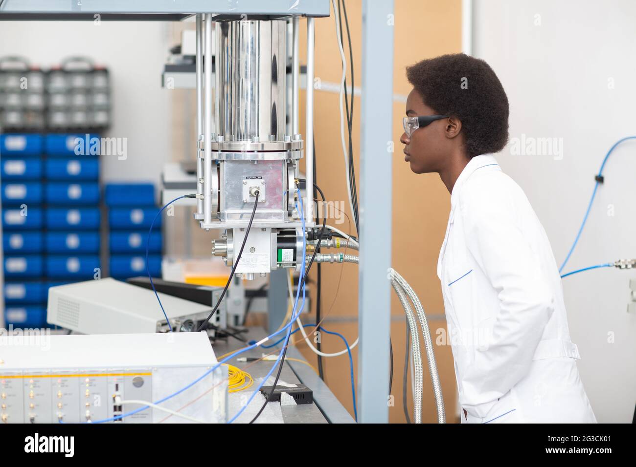 African american student science lab hi-res stock photography and ...
